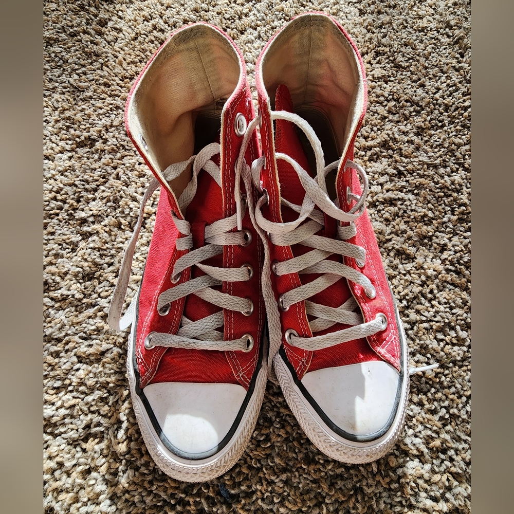 Red High Top Convesre Chuck Taylor All Star